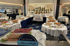 Künstler am Buffet